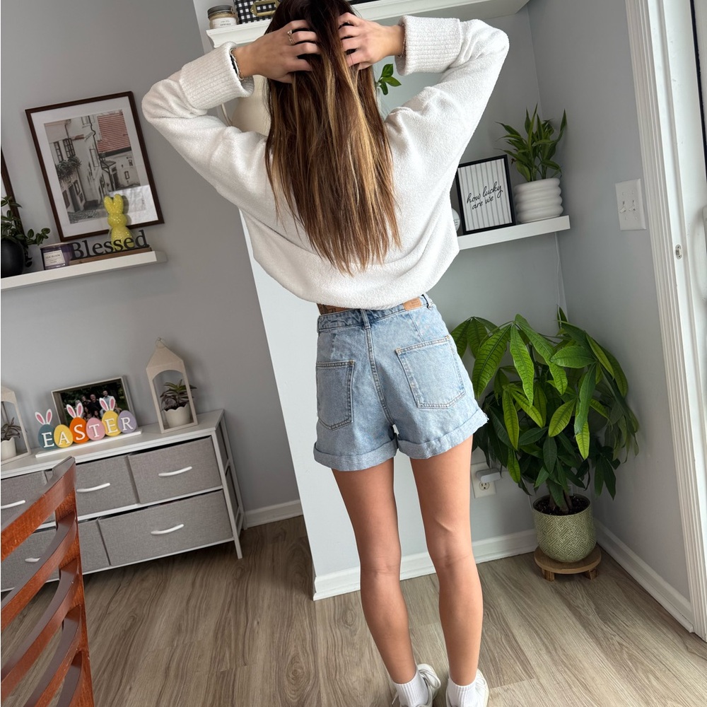 Love Tree Denim High Rise Pleated Cuffed Shorts Size Small - Picture 2 of 7